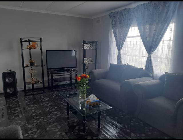 3 BEDROOM HOUSE FOR SALE IN HOWICK WEST